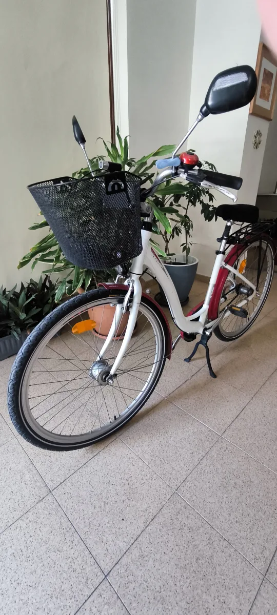 Women's City Bike with Basket – Like New